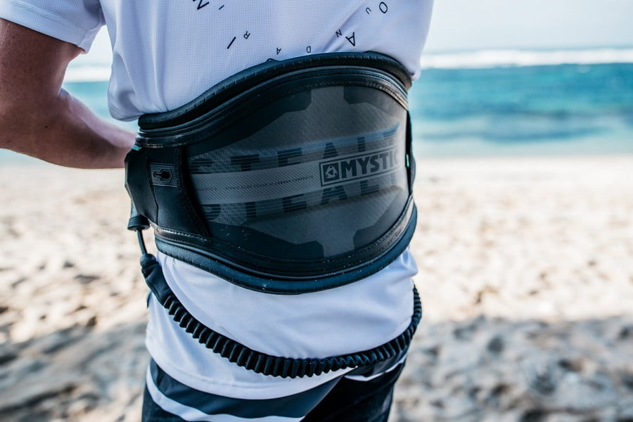 How to Choose the Right Kitesurfing Harness: Types, Fit & Pro Tips